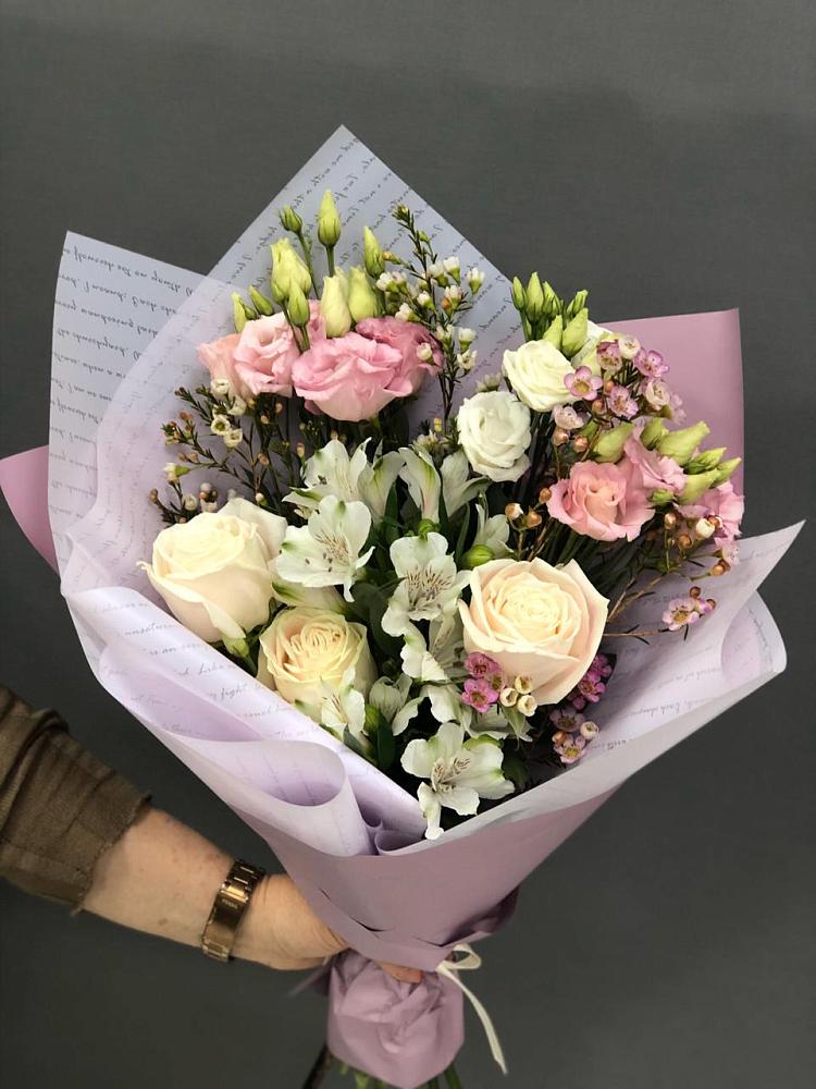 Букет цветов из: Альстромерии, Розы и Лизиантусы в Мундыбаш