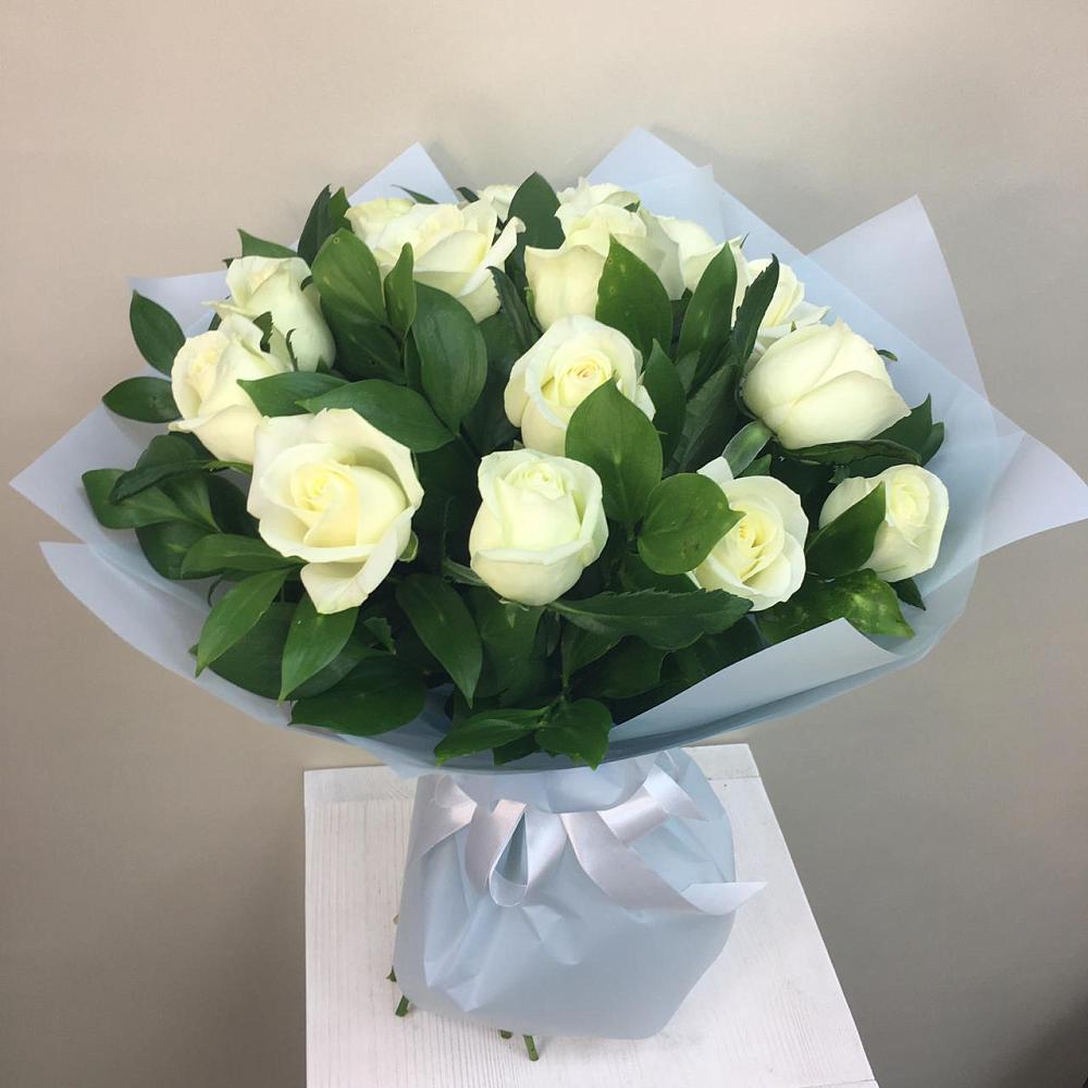 Букет 15 Белых роз Проуд в Мундыбаш
