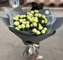 Букет Белые кустовые розы Солинеро в Мундыбаш