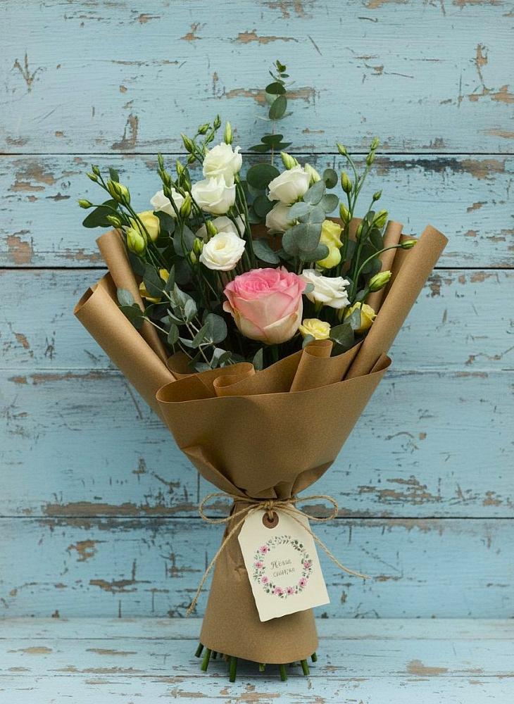 Букет цветов из: Розы и Лизиантусы в Мундыбаш