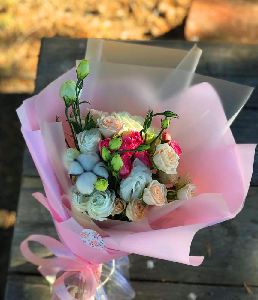 Букет цветов из: Розы и Лизиантусы в Мундыбаш