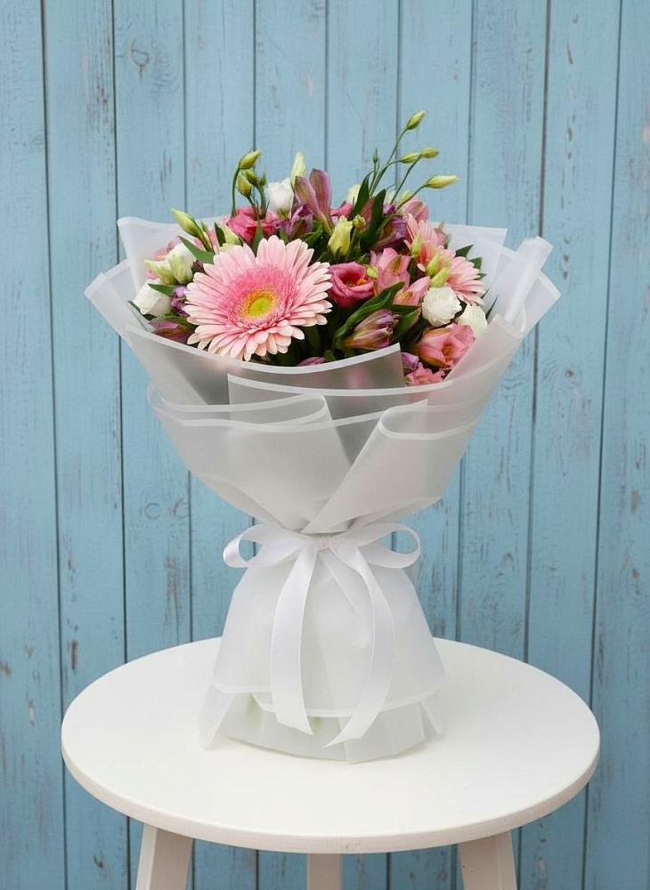 Букет цветов из: Герберы, Альстромерии и Лизиантусы в Мундыбаш