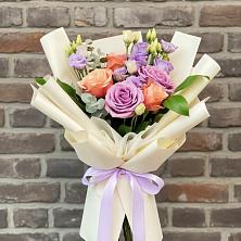 Букет цветов из:  Лизиантусы и Розы в Мундыбаш