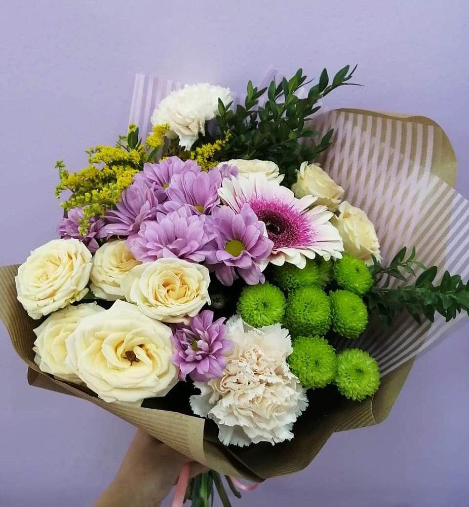 Букет цветов из: Хризантемы, Розы, Гвоздики и Герберы в Мундыбаш