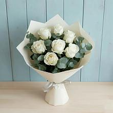 Букет Белые розы в Эвкалипте в Мундыбаш