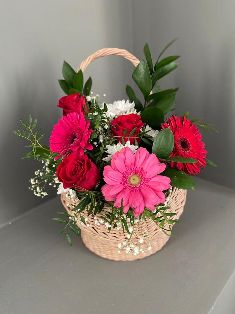 Цветочная композиция из Розы, Хризантемы и Герберы в корзине в Мундыбаш