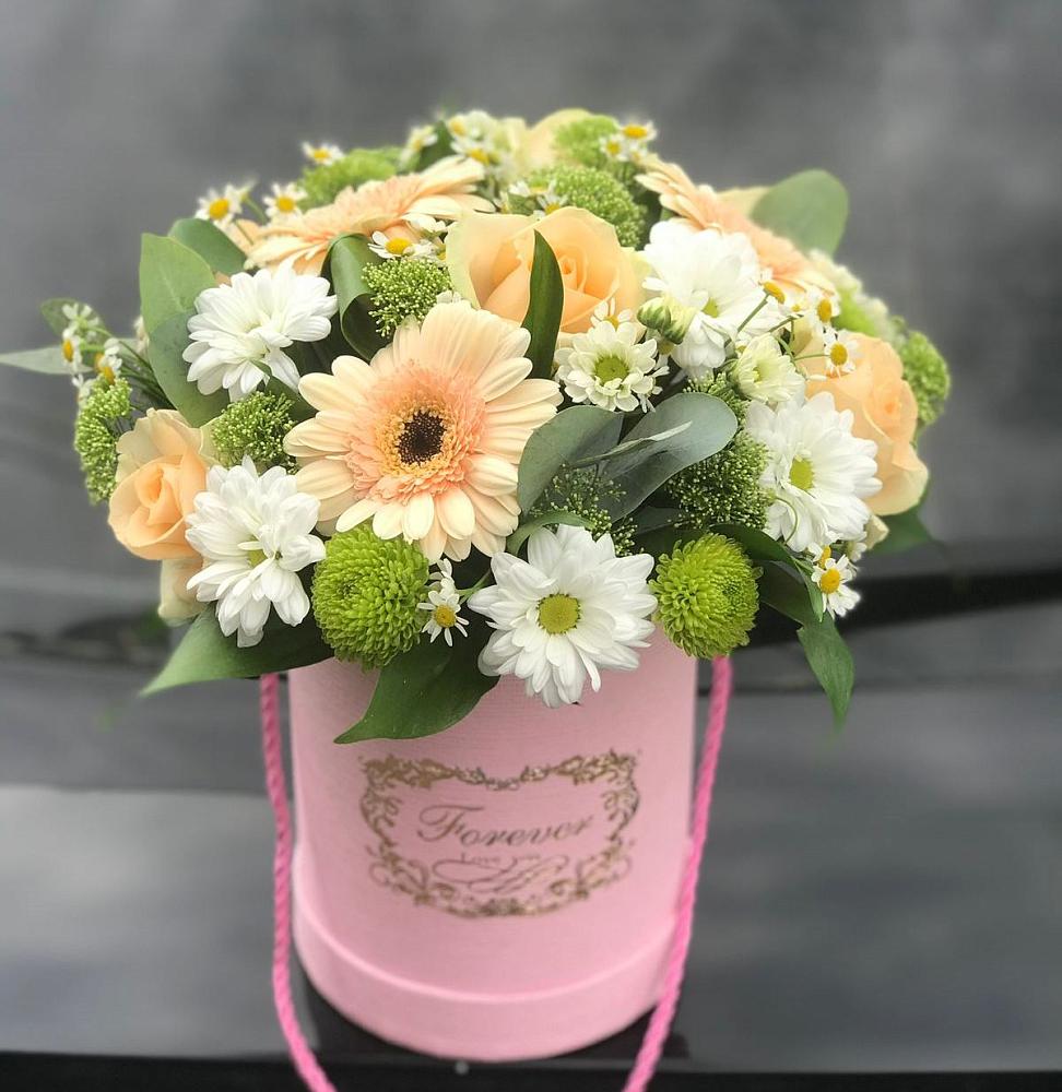 Цветочная композиция из Розы, Герберы и Хризантемы в шляпной коробке в Мундыбаш