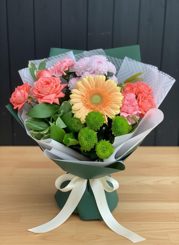 Букет цветов из: Гвоздики, Розы, Герберы и Хризантемы в Мундыбаш