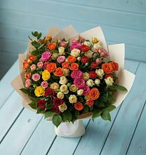 Букет Микс из разноцветных кустовых роз в Мундыбаш